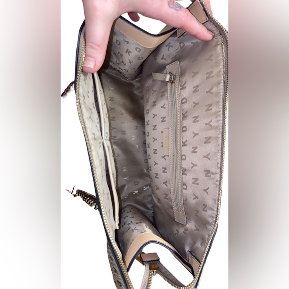 DKNY tote purse in good condition - Picture 9 of 12